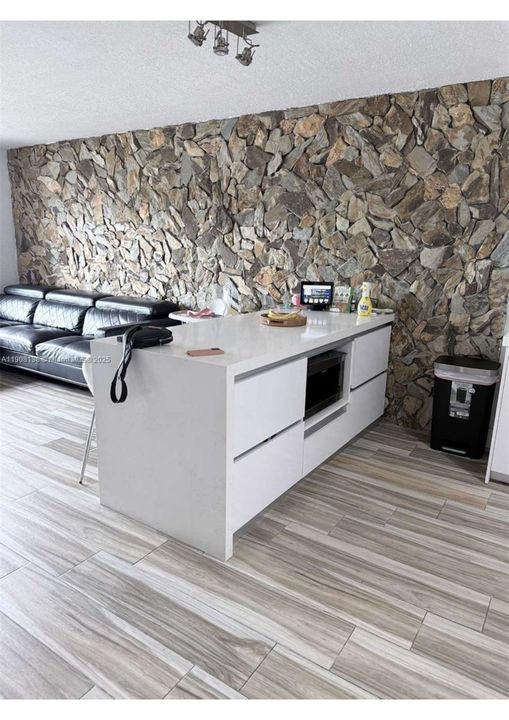 В аренду: $2,600 (3 спален, 2 ванн, 1212 Квадратных фут)