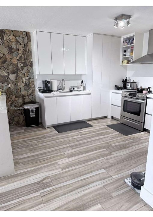 В аренду: $2,600 (3 спален, 2 ванн, 1212 Квадратных фут)