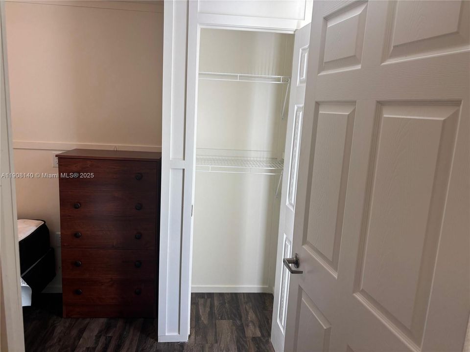 待售: $249,999 (3 贝兹, 2 浴室, 952 平方英尺)