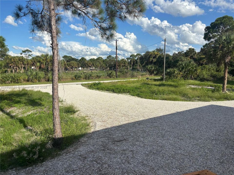 待售: $249,999 (3 贝兹, 2 浴室, 952 平方英尺)