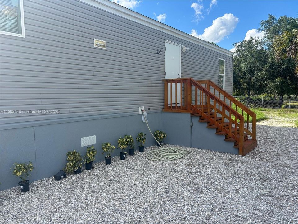 待售: $249,999 (3 贝兹, 2 浴室, 952 平方英尺)