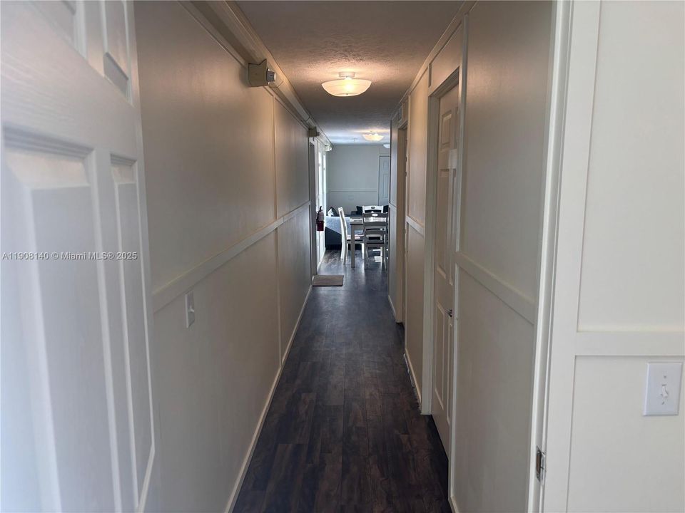 待售: $249,999 (3 贝兹, 2 浴室, 952 平方英尺)