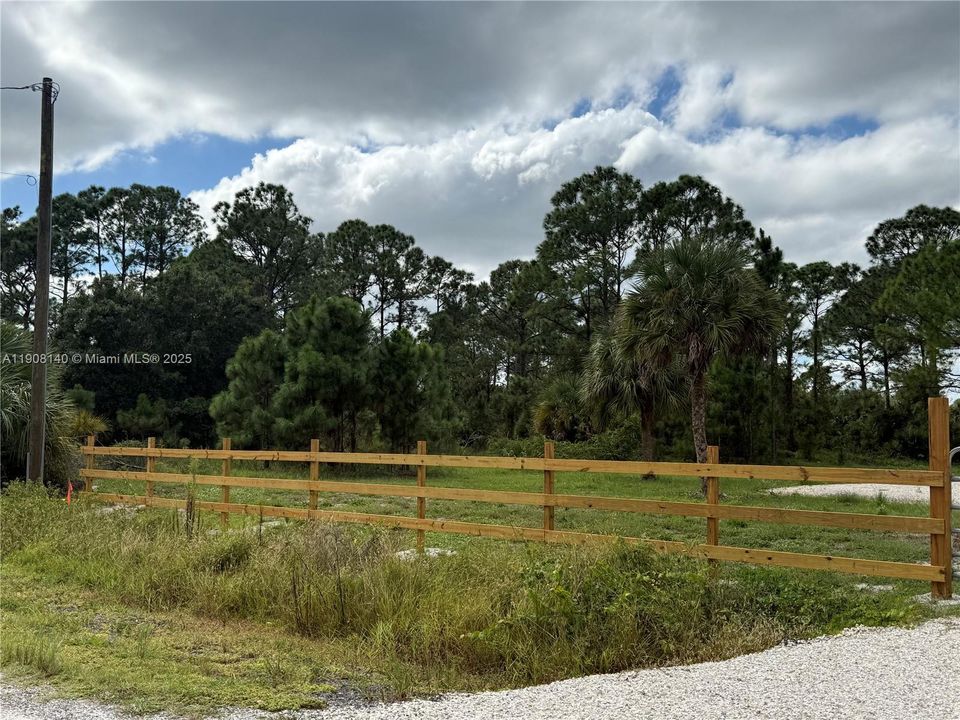 待售: $249,999 (3 贝兹, 2 浴室, 952 平方英尺)