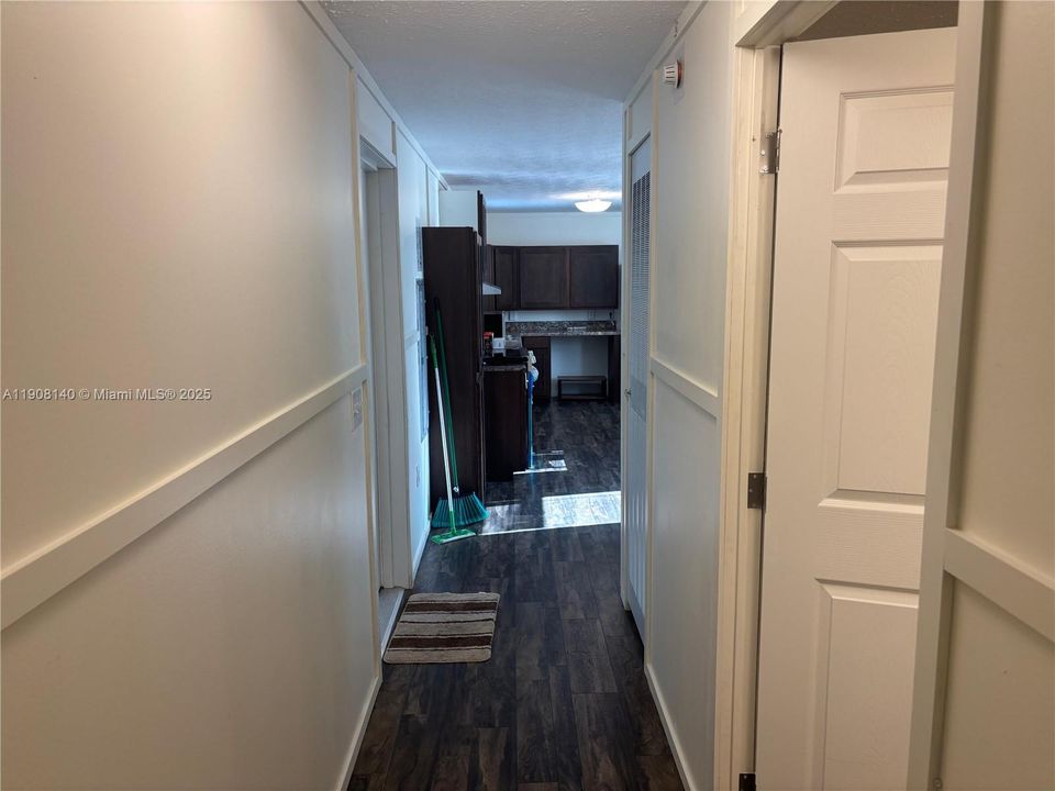 待售: $249,999 (3 贝兹, 2 浴室, 952 平方英尺)