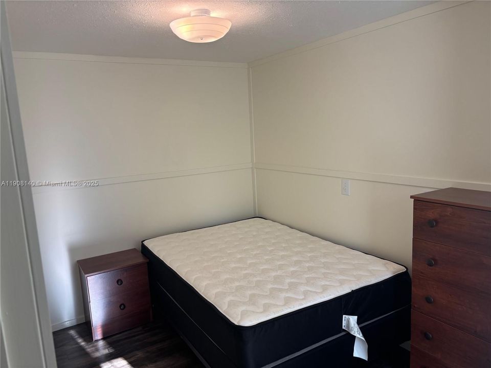 待售: $249,999 (3 贝兹, 2 浴室, 952 平方英尺)