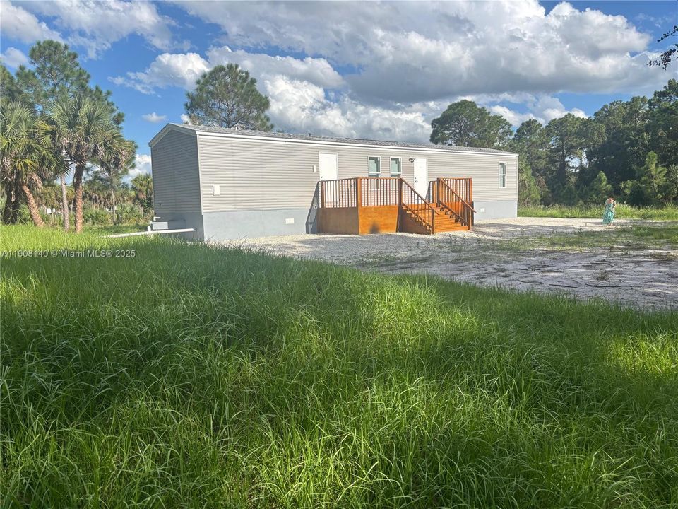 待售: $249,999 (3 贝兹, 2 浴室, 952 平方英尺)