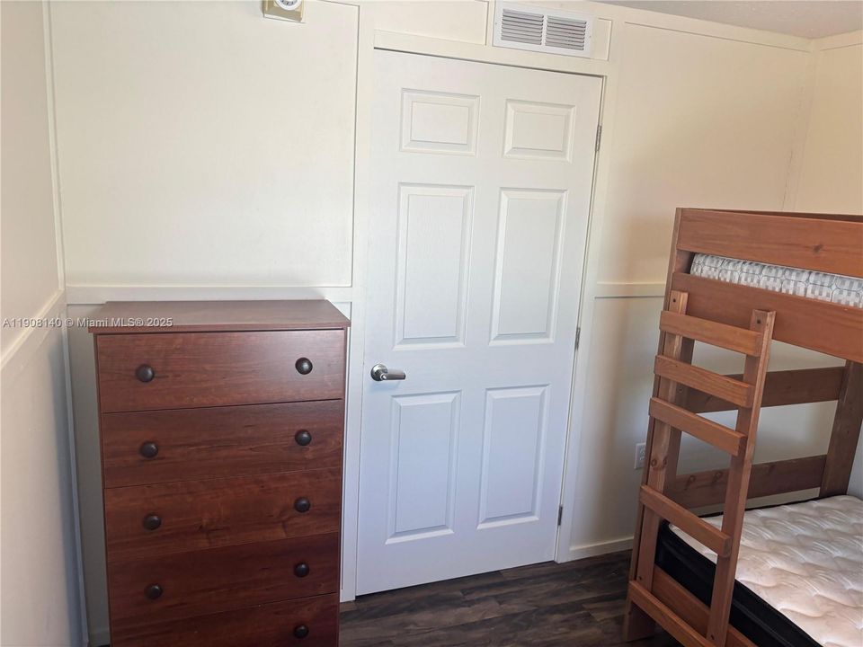 待售: $249,999 (3 贝兹, 2 浴室, 952 平方英尺)