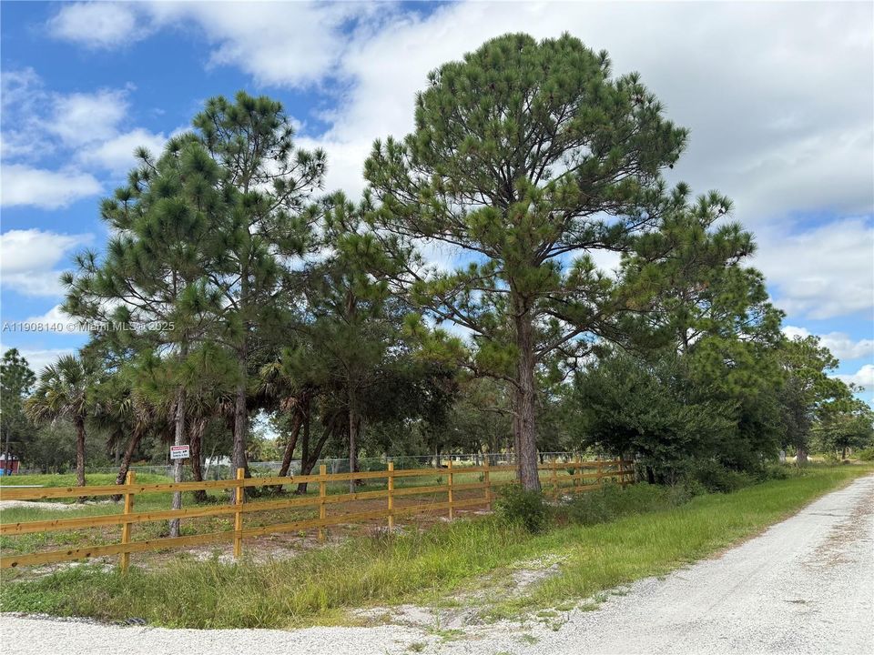 待售: $249,999 (3 贝兹, 2 浴室, 952 平方英尺)