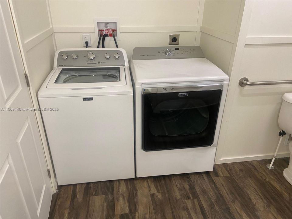 待售: $249,999 (3 贝兹, 2 浴室, 952 平方英尺)