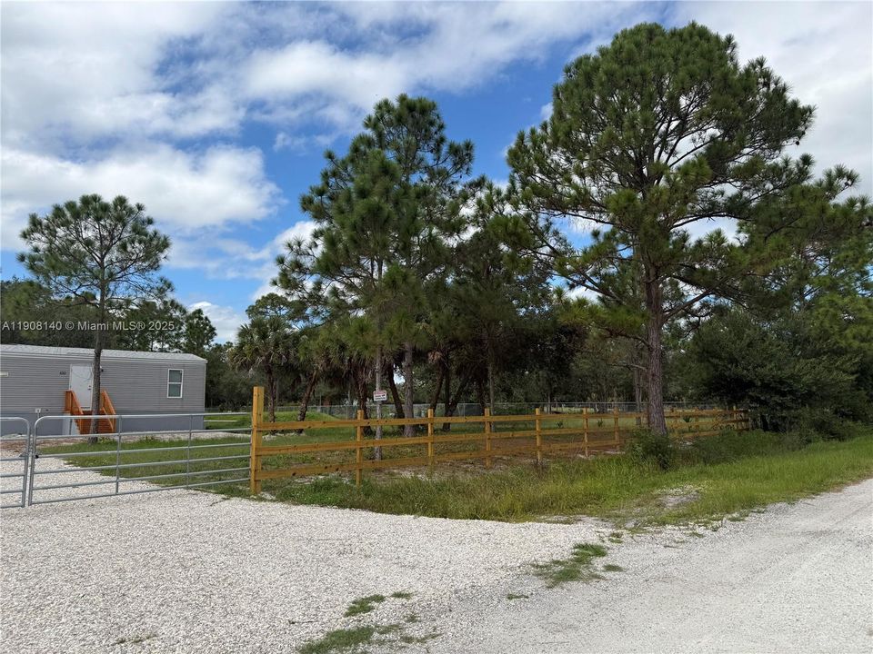 待售: $249,999 (3 贝兹, 2 浴室, 952 平方英尺)