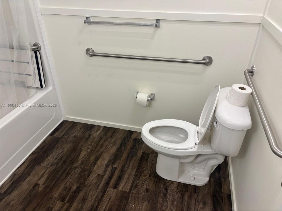 待售: $249,999 (3 贝兹, 2 浴室, 952 平方英尺)