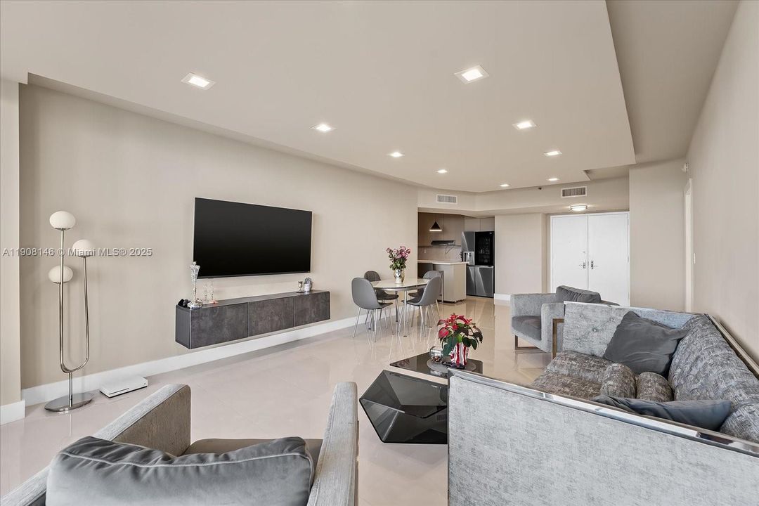 待售: $619,000 (3 贝兹, 2 浴室, 1560 平方英尺)