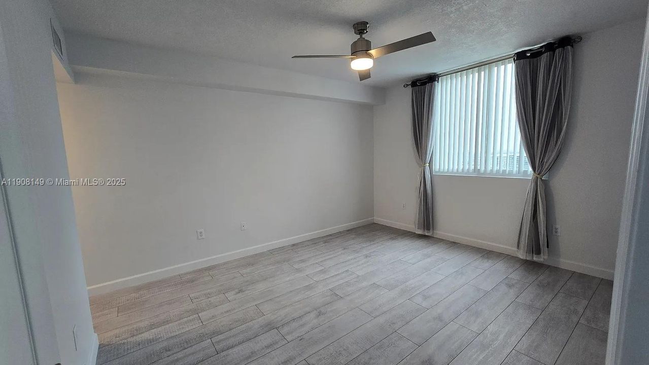 出租: $3,250 (2 贝兹, 2 浴室, 1087 平方英尺)