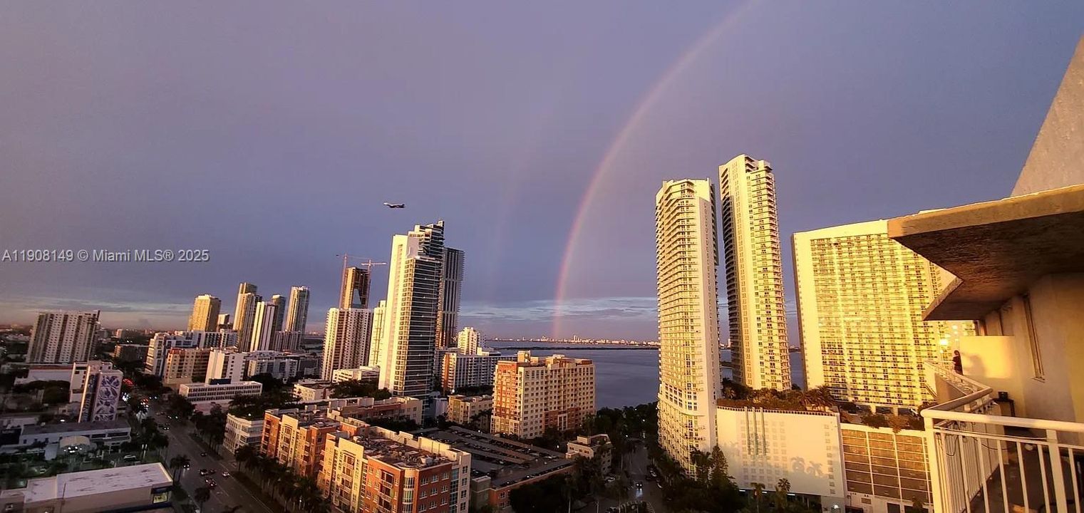 出租: $3,250 (2 贝兹, 2 浴室, 1087 平方英尺)