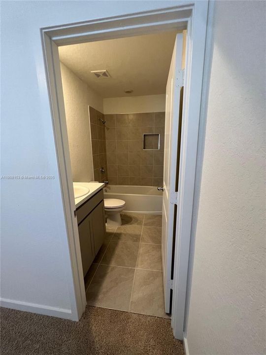 В аренду: $2,600 (3 спален, 3 ванн, 1376 Квадратных фут)