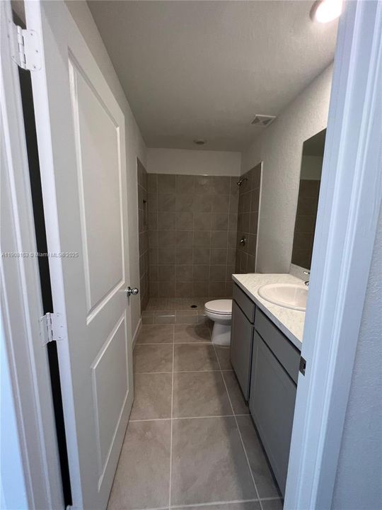 В аренду: $2,600 (3 спален, 3 ванн, 1376 Квадратных фут)