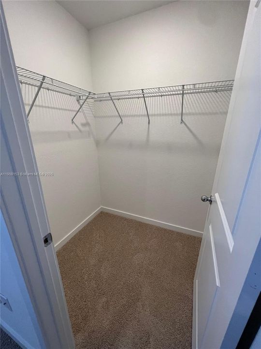 В аренду: $2,600 (3 спален, 3 ванн, 1376 Квадратных фут)