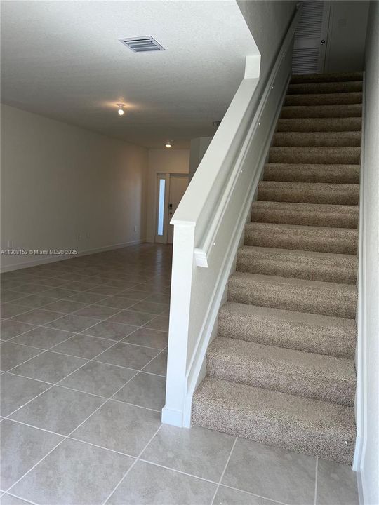 В аренду: $2,600 (3 спален, 3 ванн, 1376 Квадратных фут)