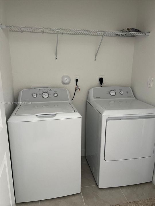 В аренду: $2,600 (3 спален, 3 ванн, 1376 Квадратных фут)