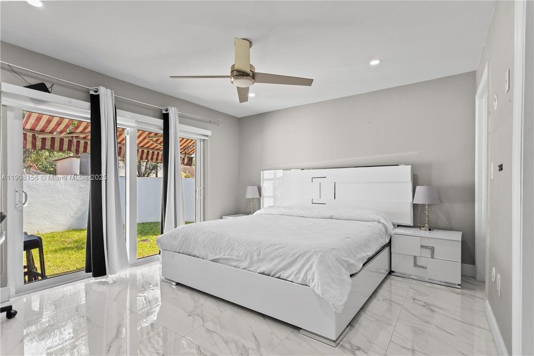 合同活跃: $595,000 (3 贝兹, 2 浴室, 958 平方英尺)