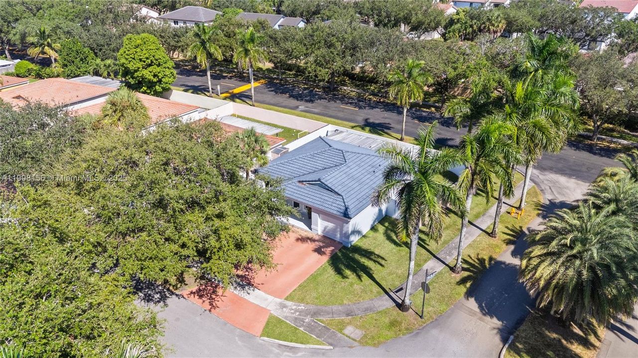 合同活跃: $595,000 (3 贝兹, 2 浴室, 958 平方英尺)