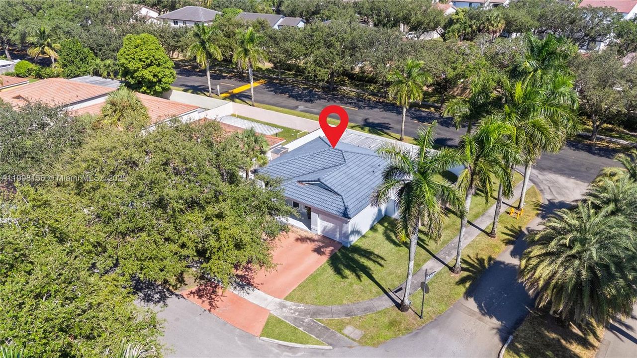 合同活跃: $595,000 (3 贝兹, 2 浴室, 958 平方英尺)