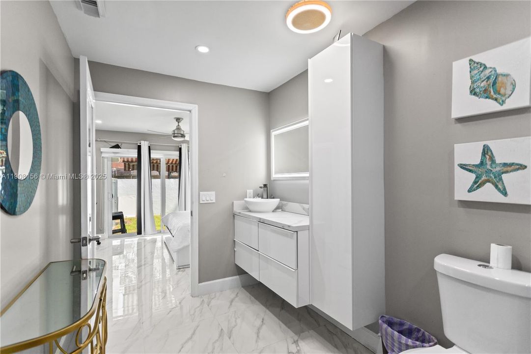 合同活跃: $595,000 (3 贝兹, 2 浴室, 958 平方英尺)