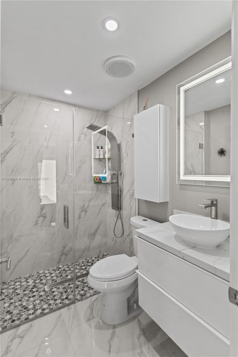 合同活跃: $595,000 (3 贝兹, 2 浴室, 958 平方英尺)