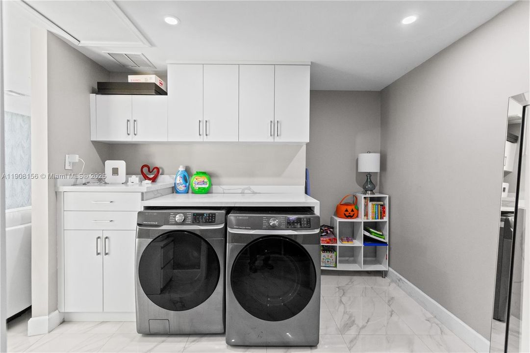 合同活跃: $595,000 (3 贝兹, 2 浴室, 958 平方英尺)