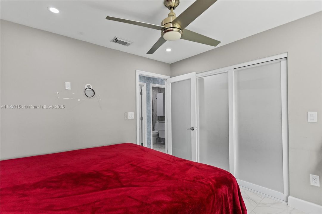 合同活跃: $595,000 (3 贝兹, 2 浴室, 958 平方英尺)