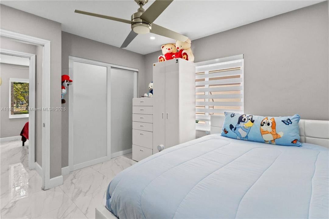 合同活跃: $595,000 (3 贝兹, 2 浴室, 958 平方英尺)