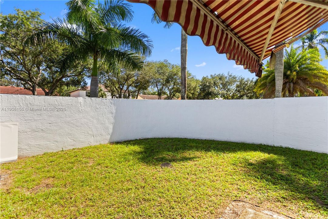 合同活跃: $595,000 (3 贝兹, 2 浴室, 958 平方英尺)