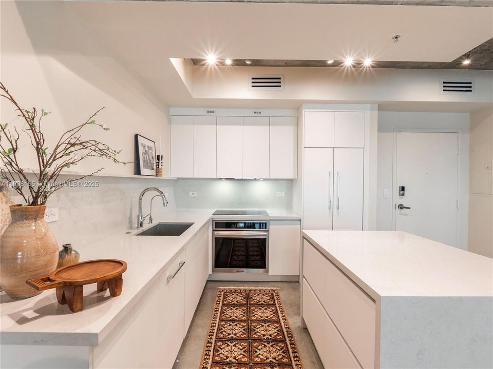 Active With Contract: $5,850 (2 beds, 2 baths, 1507 Square Feet)