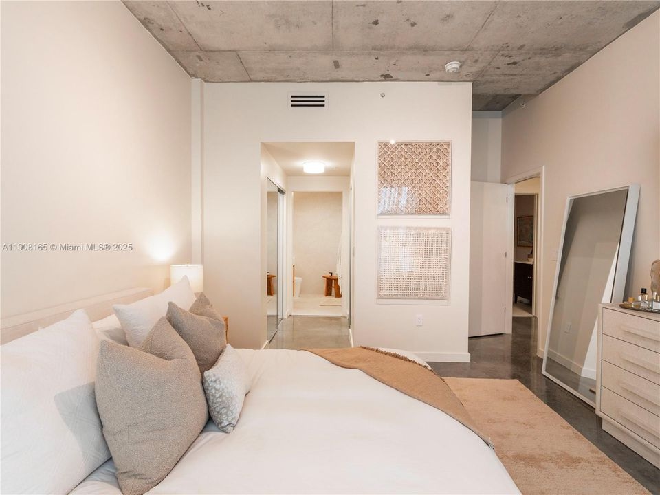 Active With Contract: $5,850 (2 beds, 2 baths, 1507 Square Feet)