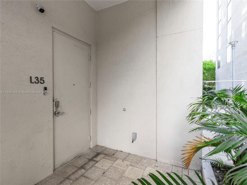 Active With Contract: $5,850 (2 beds, 2 baths, 1507 Square Feet)