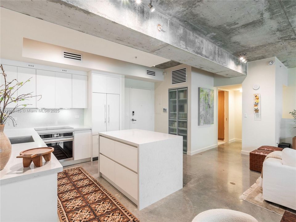 Active With Contract: $5,850 (2 beds, 2 baths, 1507 Square Feet)