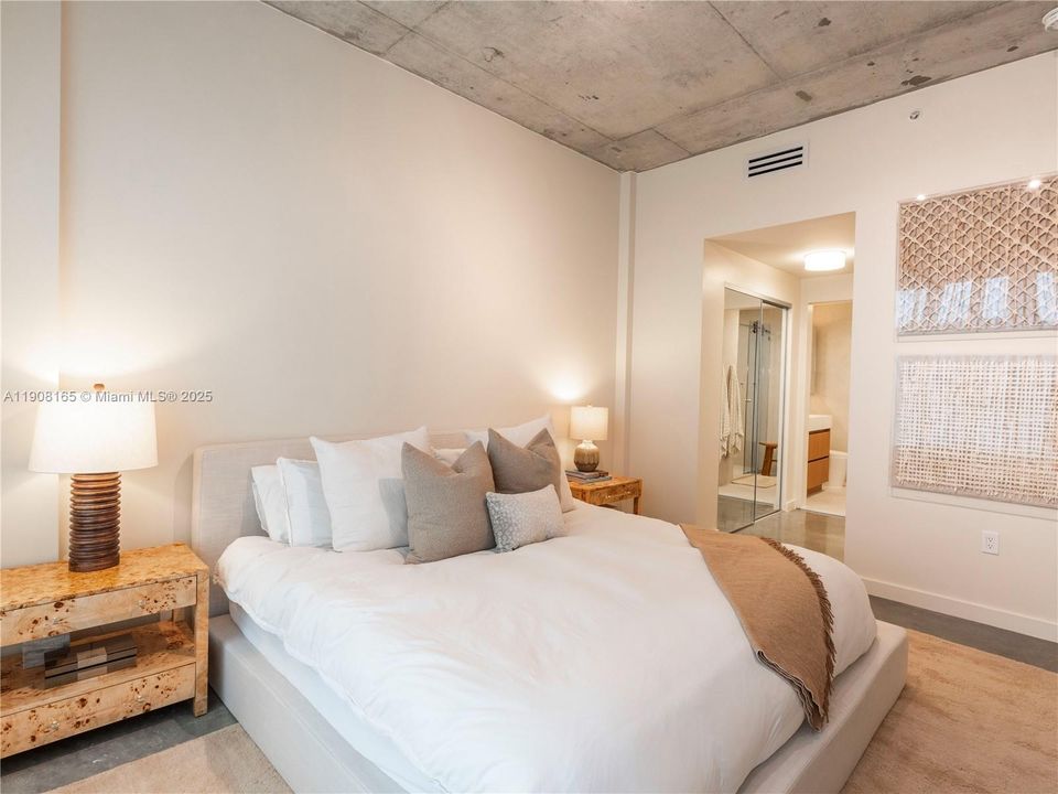 Active With Contract: $5,850 (2 beds, 2 baths, 1507 Square Feet)