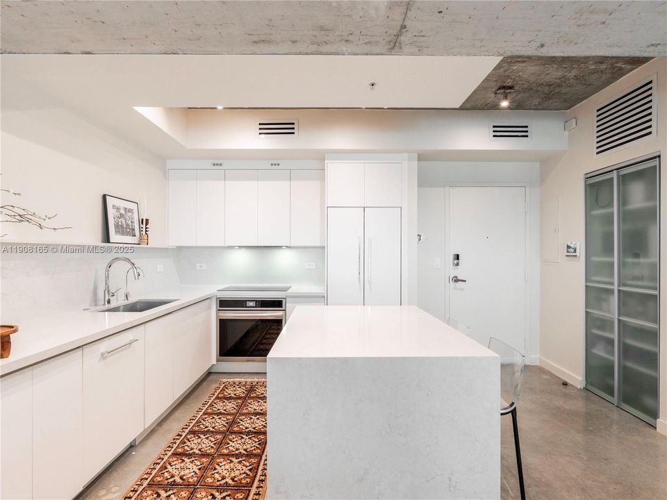 Active With Contract: $5,850 (2 beds, 2 baths, 1507 Square Feet)