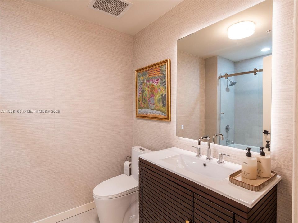 Active With Contract: $5,850 (2 beds, 2 baths, 1507 Square Feet)