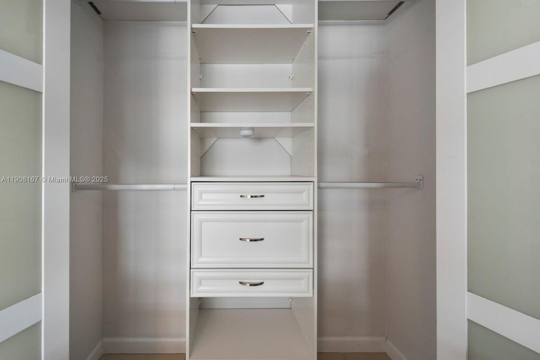 待售: $350,000 (1 贝兹, 1 浴室, 850 平方英尺)