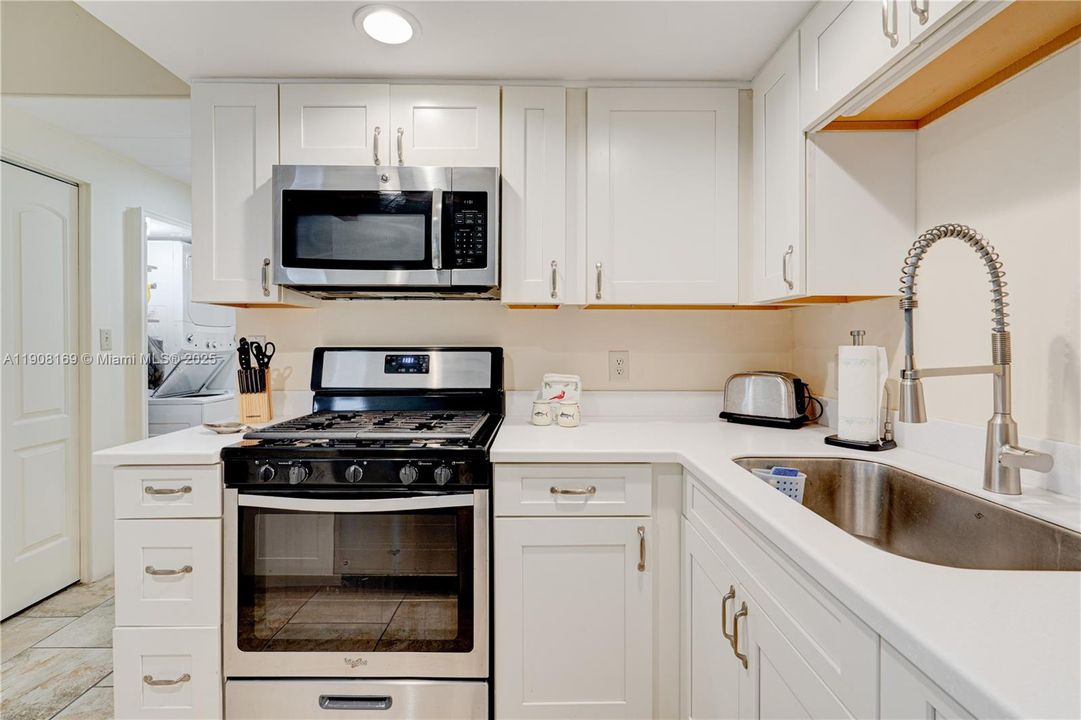 For Sale: $884,000 (2 beds, 1 baths, 0 Square Feet)