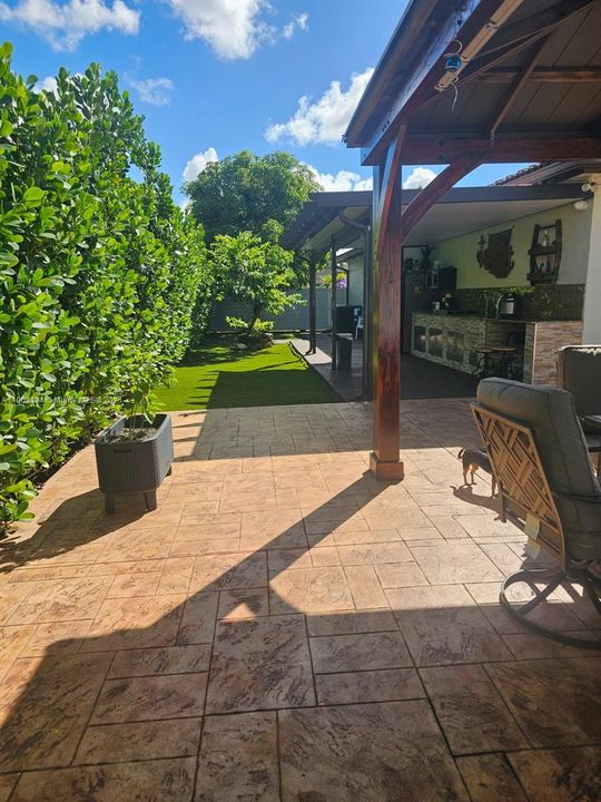 Active With Contract: $777,000 (3 beds, 2 baths, 1737 Square Feet)