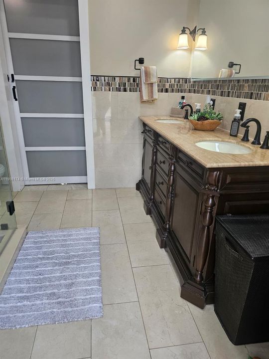 Active With Contract: $777,000 (3 beds, 2 baths, 1737 Square Feet)