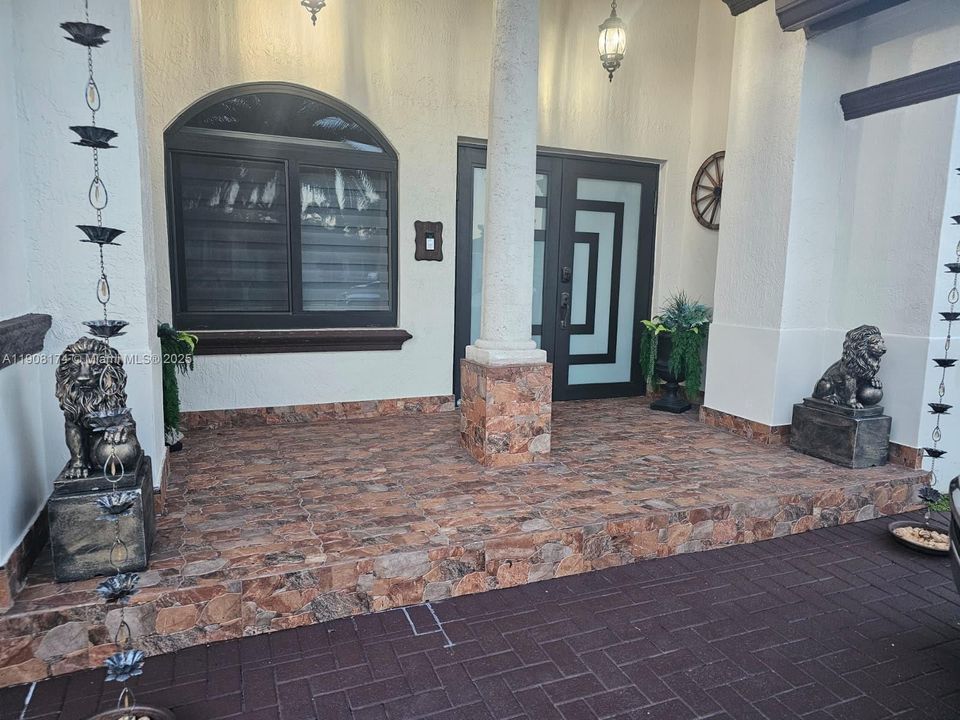 Active With Contract: $777,000 (3 beds, 2 baths, 1737 Square Feet)