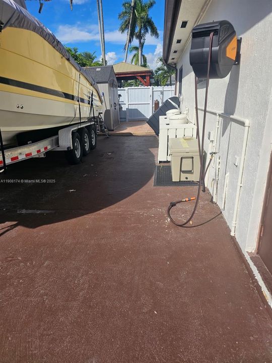 Active With Contract: $777,000 (3 beds, 2 baths, 1737 Square Feet)