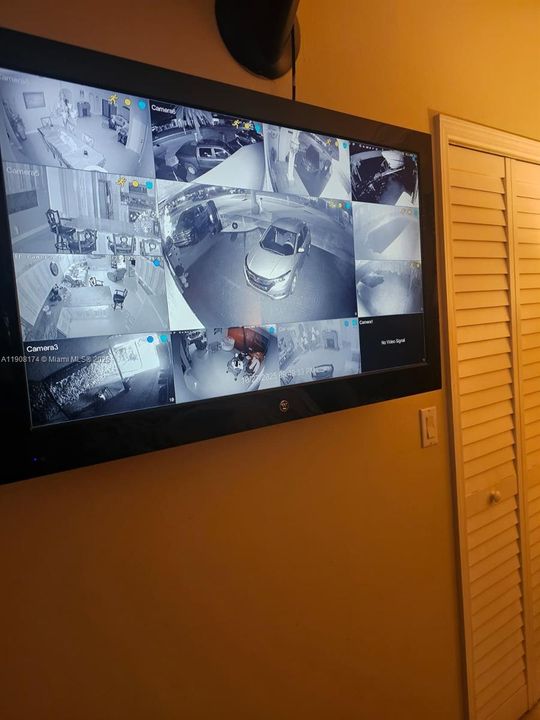 Active With Contract: $777,000 (3 beds, 2 baths, 1737 Square Feet)