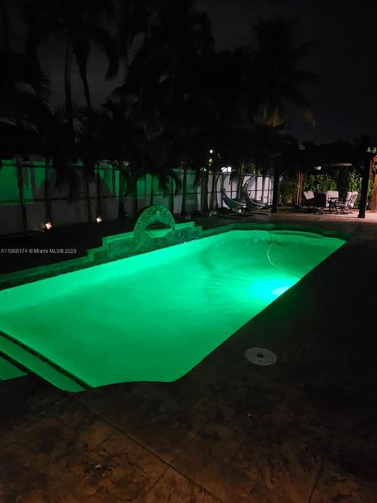 Active With Contract: $777,000 (3 beds, 2 baths, 1737 Square Feet)