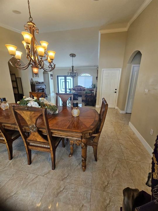 Active With Contract: $777,000 (3 beds, 2 baths, 1737 Square Feet)