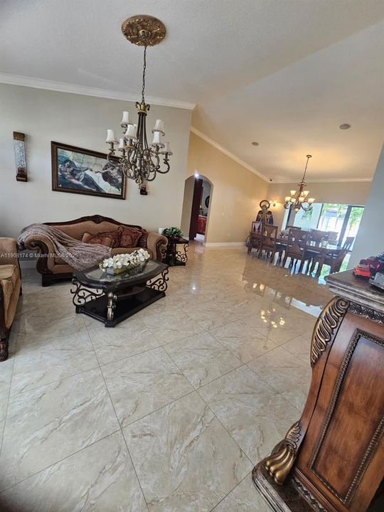 Active With Contract: $777,000 (3 beds, 2 baths, 1737 Square Feet)