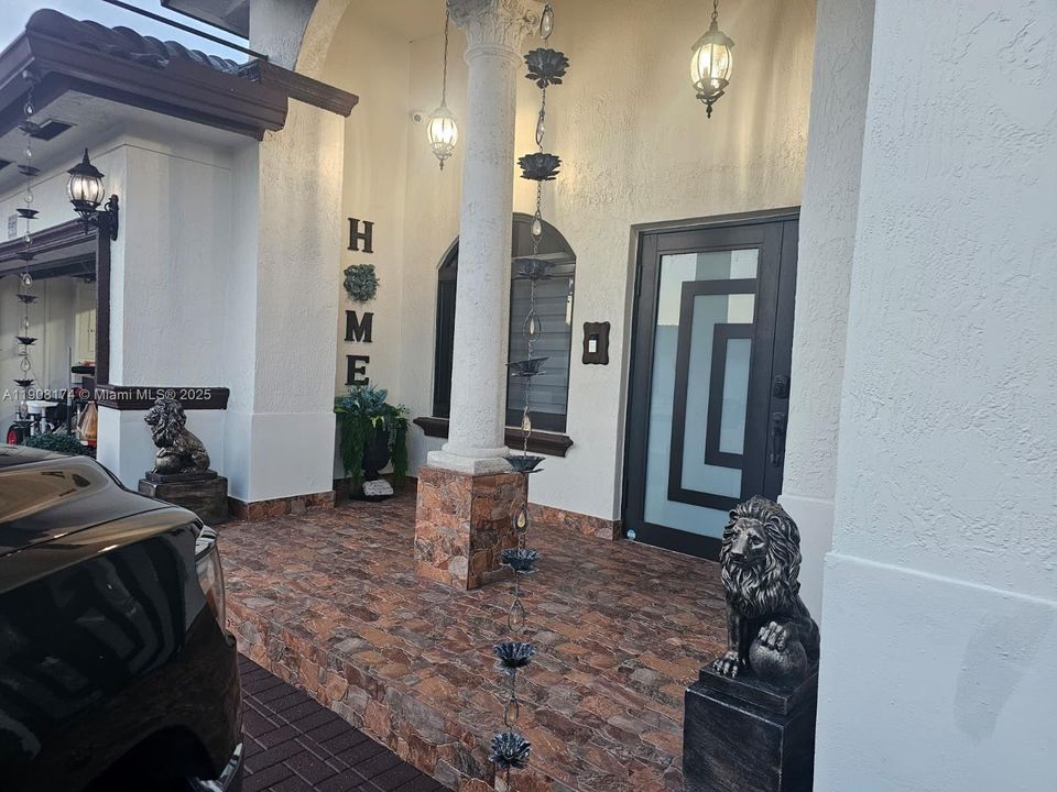 Active With Contract: $777,000 (3 beds, 2 baths, 1737 Square Feet)